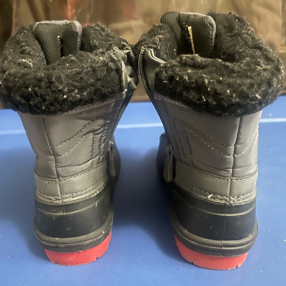 Kids rain/snow boots - Picture 2 of 3